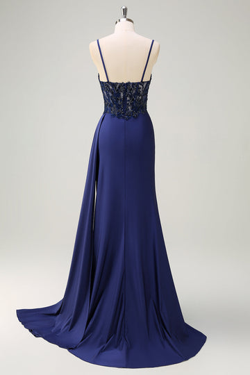 Vestido de fiesta largo de tirantes de espagueti de sirena azul marino con serpentina fruncida con encaje